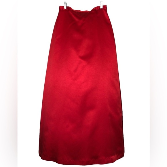 Beautiful true red satin full length skirt - Picture 1 of 7